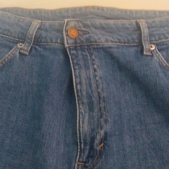 H&M ADJUSTABLE, CUFFED, HIGH WAIST, 4", MOM DENIM JEAN SHORTS - Picture 7 of 9